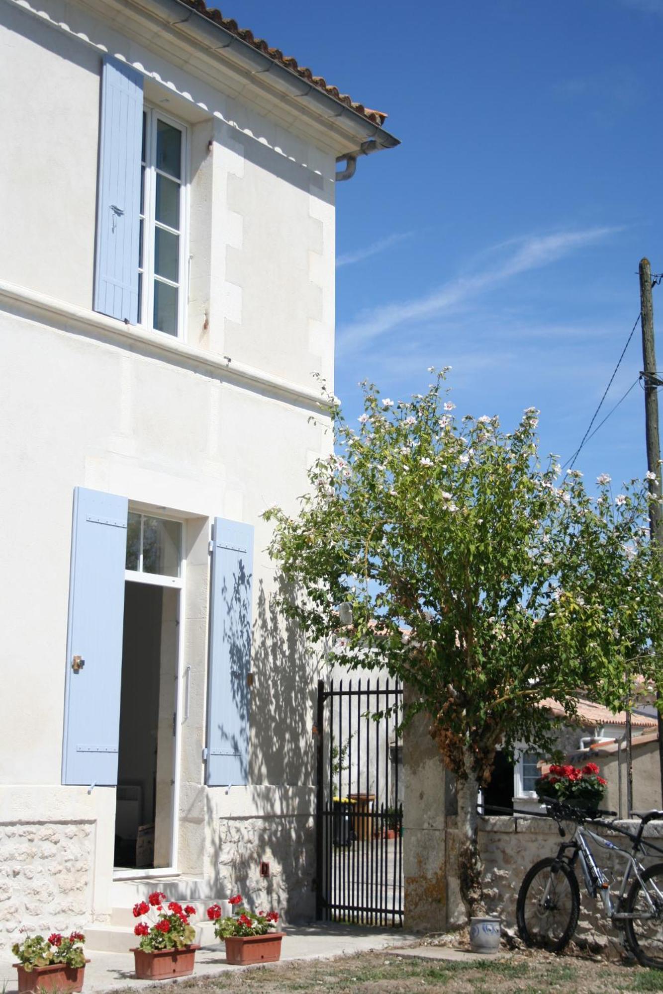 Gasthaus Le Domaine Des Aguins Saujon Exterior foto