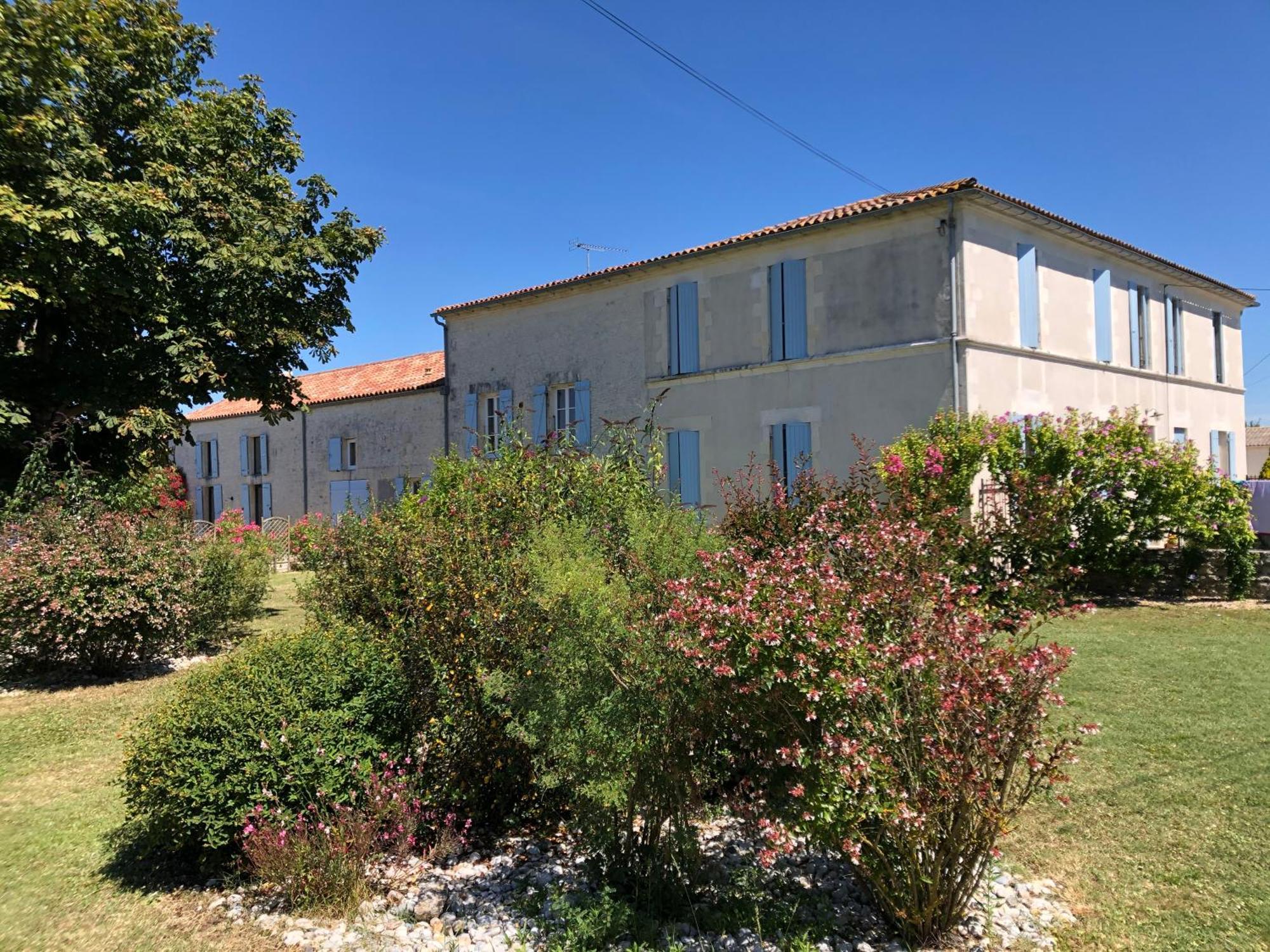 Gasthaus Le Domaine Des Aguins Saujon Exterior foto