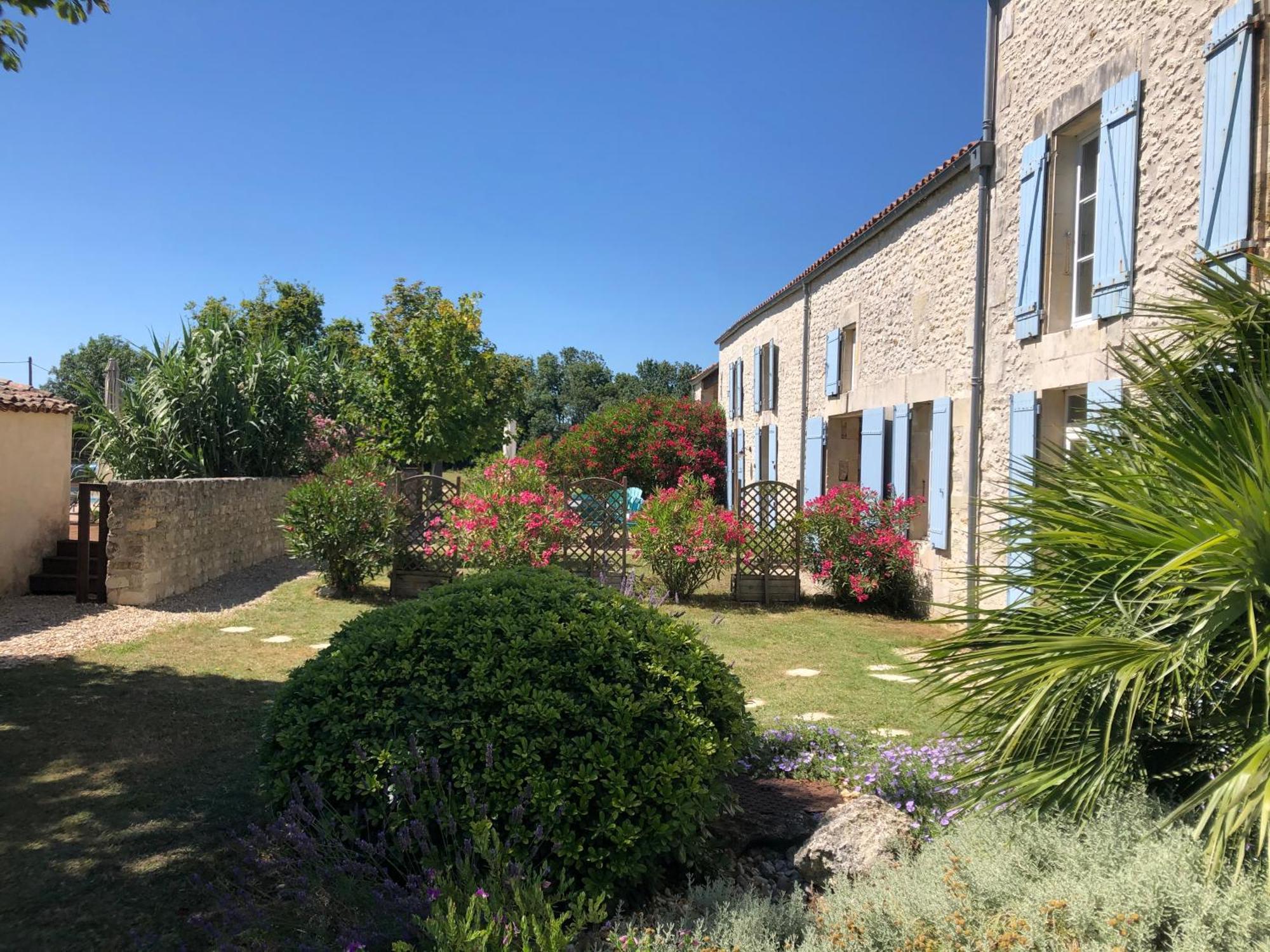 Gasthaus Le Domaine Des Aguins Saujon Exterior foto