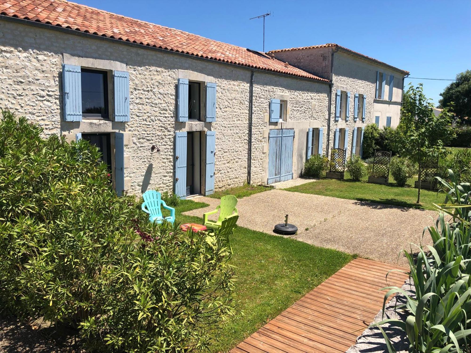 Gasthaus Le Domaine Des Aguins Saujon Exterior foto