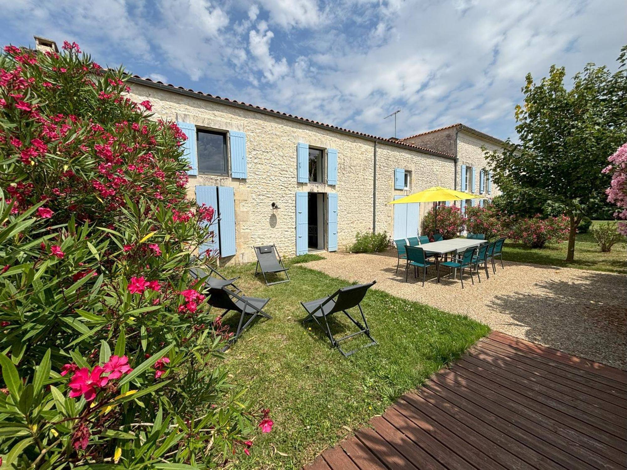 Gasthaus Le Domaine Des Aguins Saujon Exterior foto